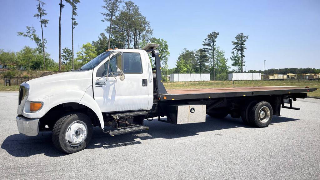 2007 Ford F-650 - $14,800