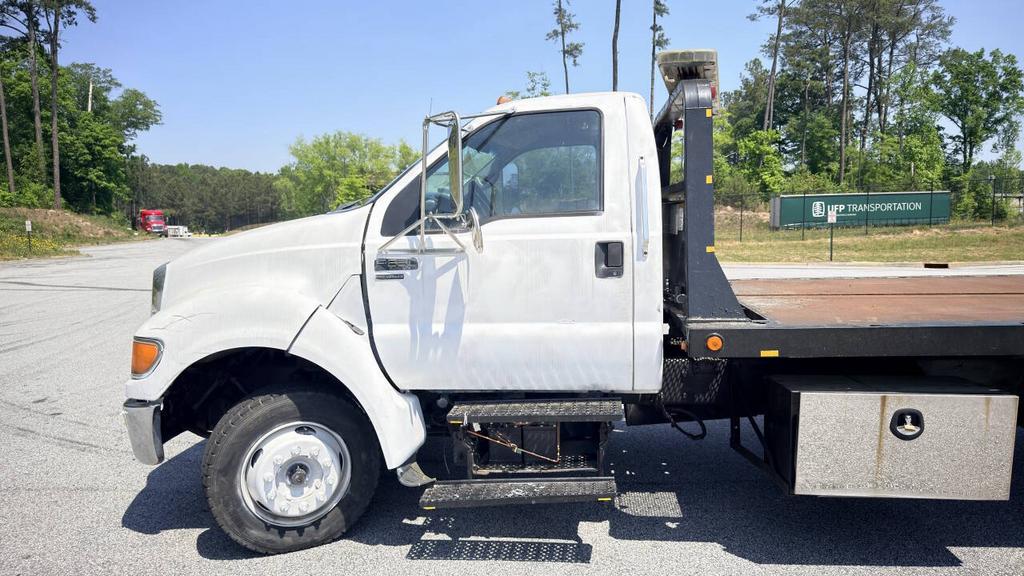 2007 Ford F-650 - $14,800