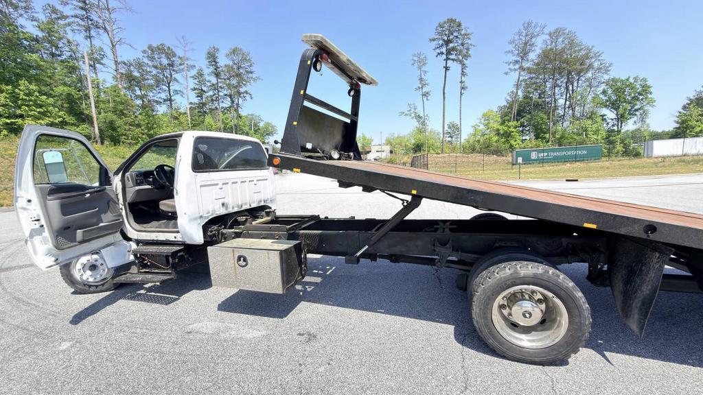 2007 Ford F-650 - $14,800