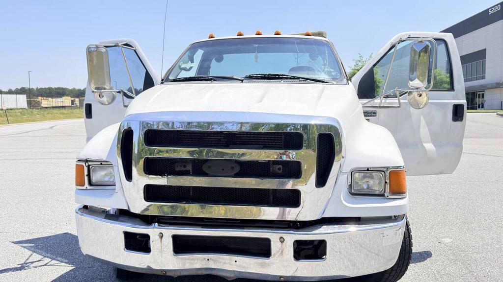 2007 Ford F-650 - $14,800