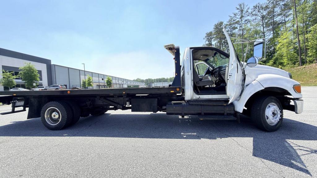 2007 Ford F-650 - $14,800