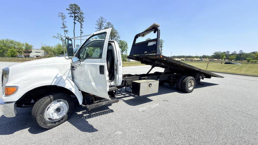 2007 Ford F-650 - $14,800