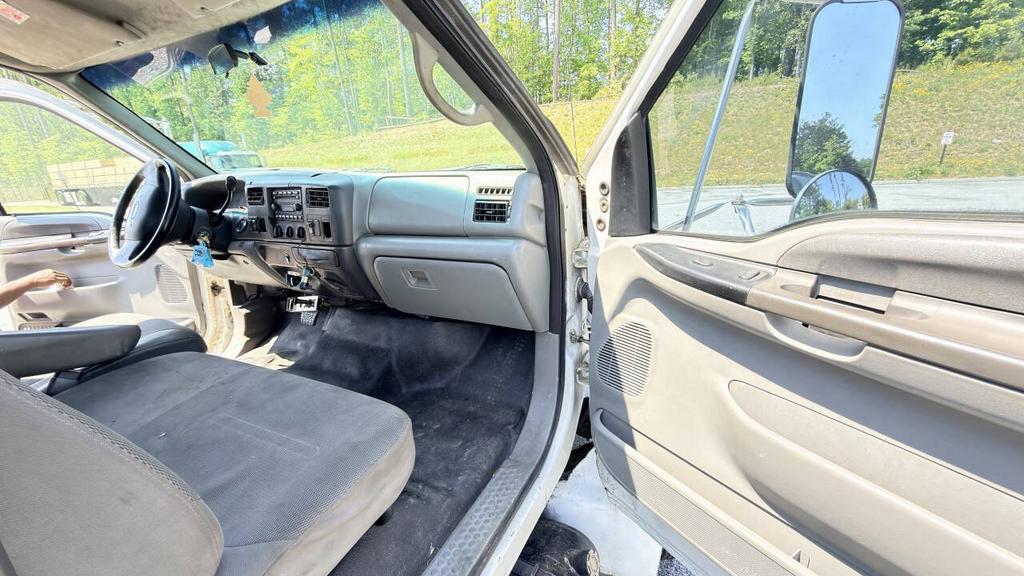 2007 Ford F-650 - $14,800