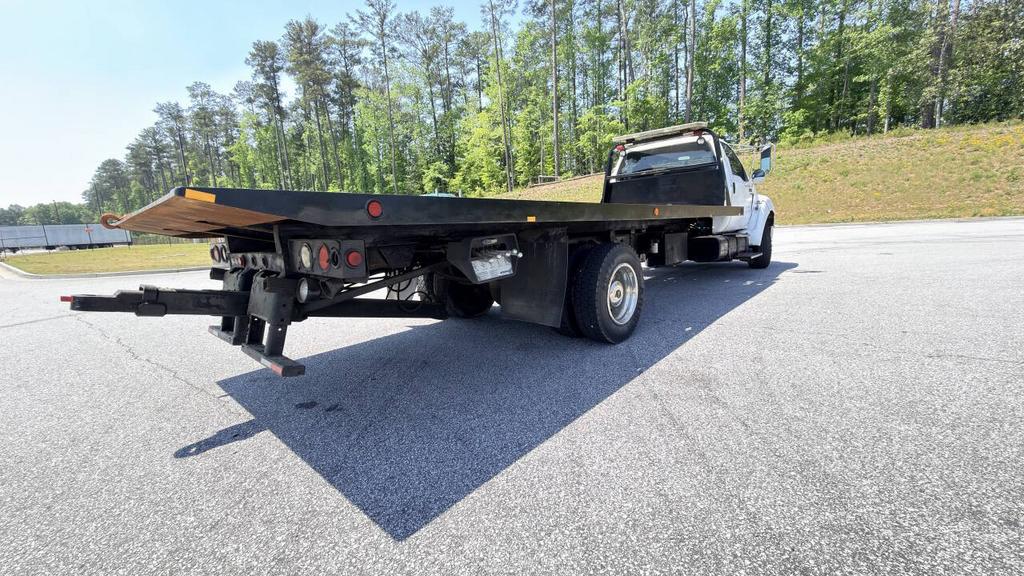 2007 Ford F-650 - $14,800
