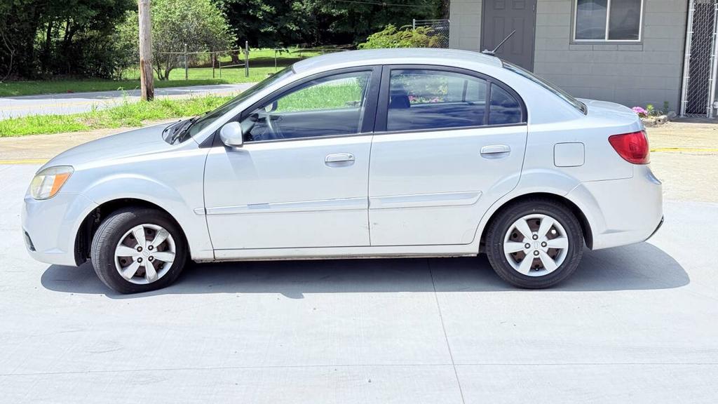 2011 Kia Rio - $3,950