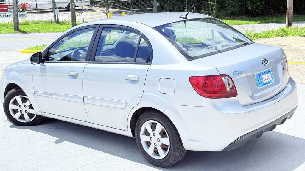 2011 Kia Rio - $3,950