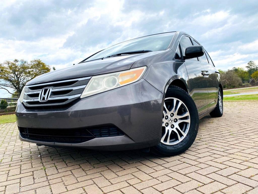 2011 Honda Odyssey - $9,000