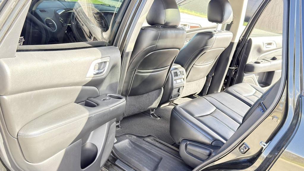 2015 Nissan Pathfinder - $8,500