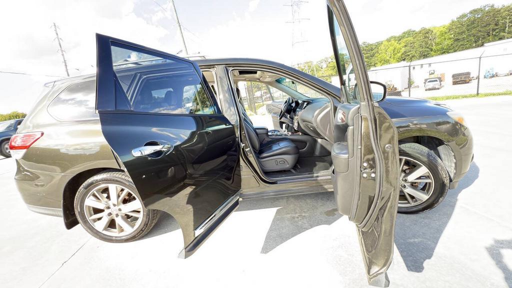 2015 Nissan Pathfinder - $8,500