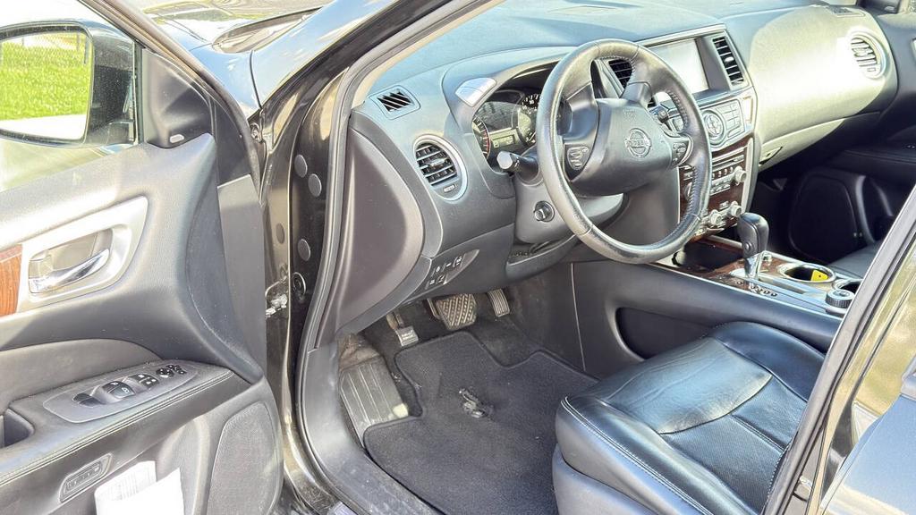 2015 Nissan Pathfinder - $8,500