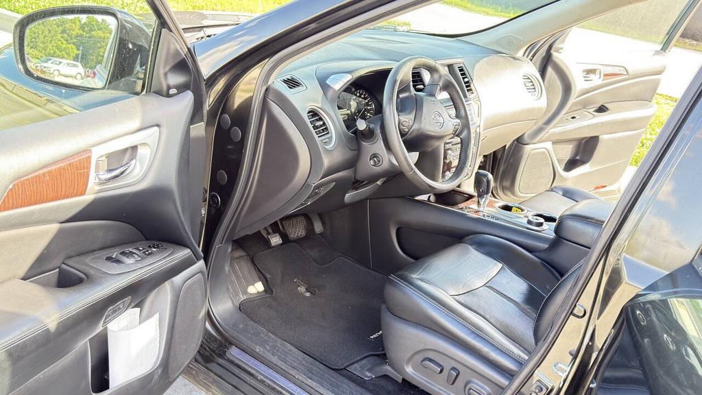 2015 Nissan Pathfinder - $8,500