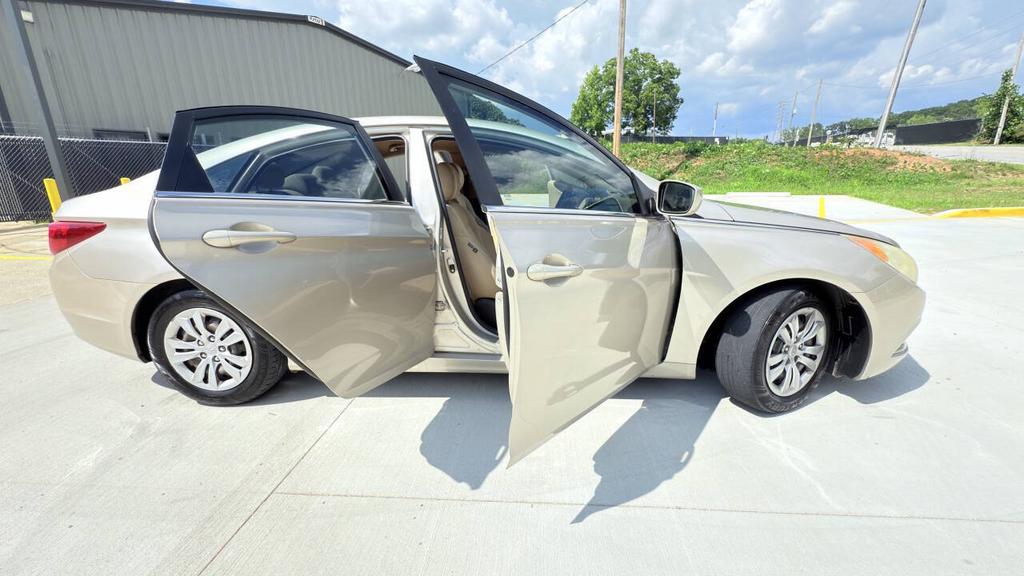 2011 Hyundai Sonata - $3,700