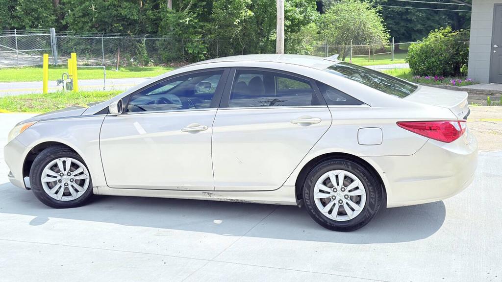 2011 Hyundai Sonata - $3,700