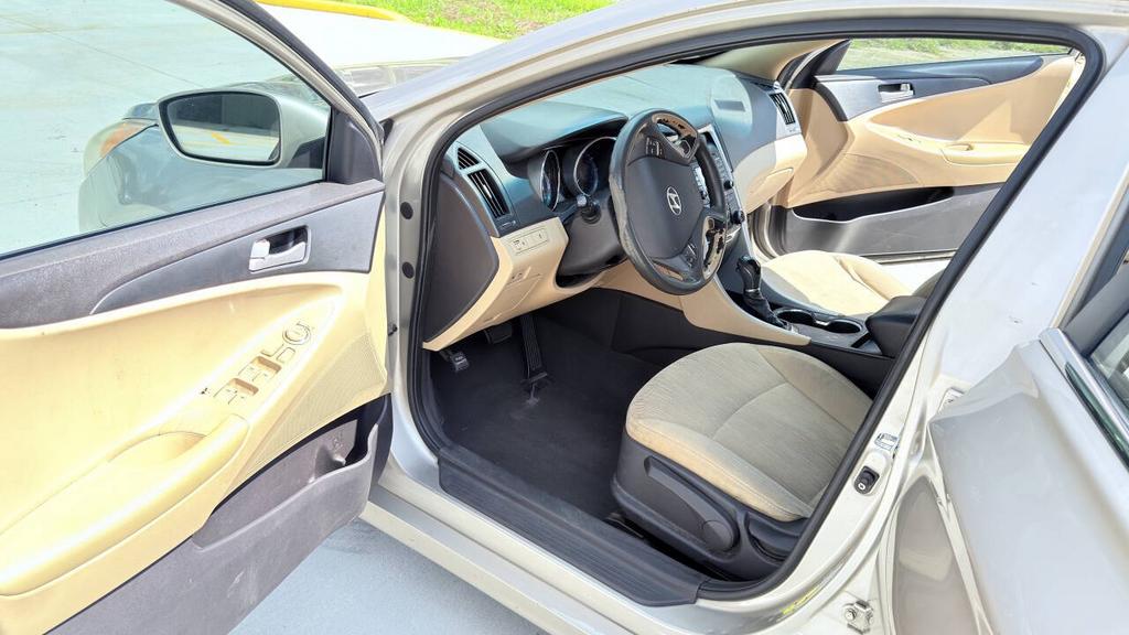 2011 Hyundai Sonata - $3,700