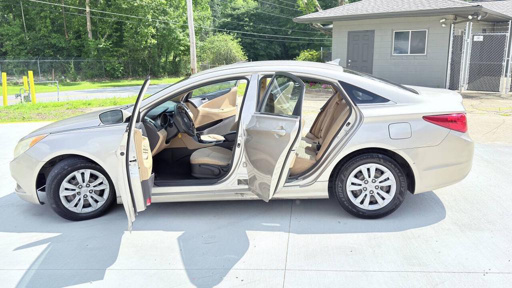 2011 Hyundai Sonata - $3,700