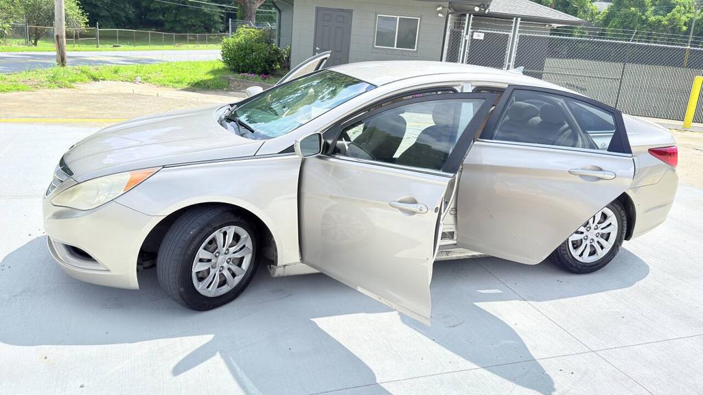 2011 Hyundai Sonata - $3,700