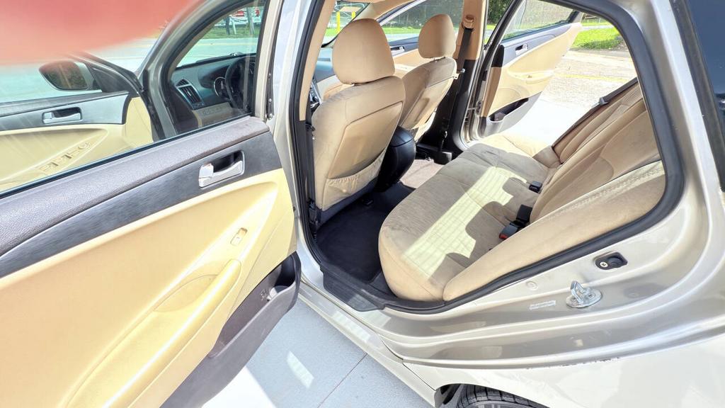 2011 Hyundai Sonata - $3,700