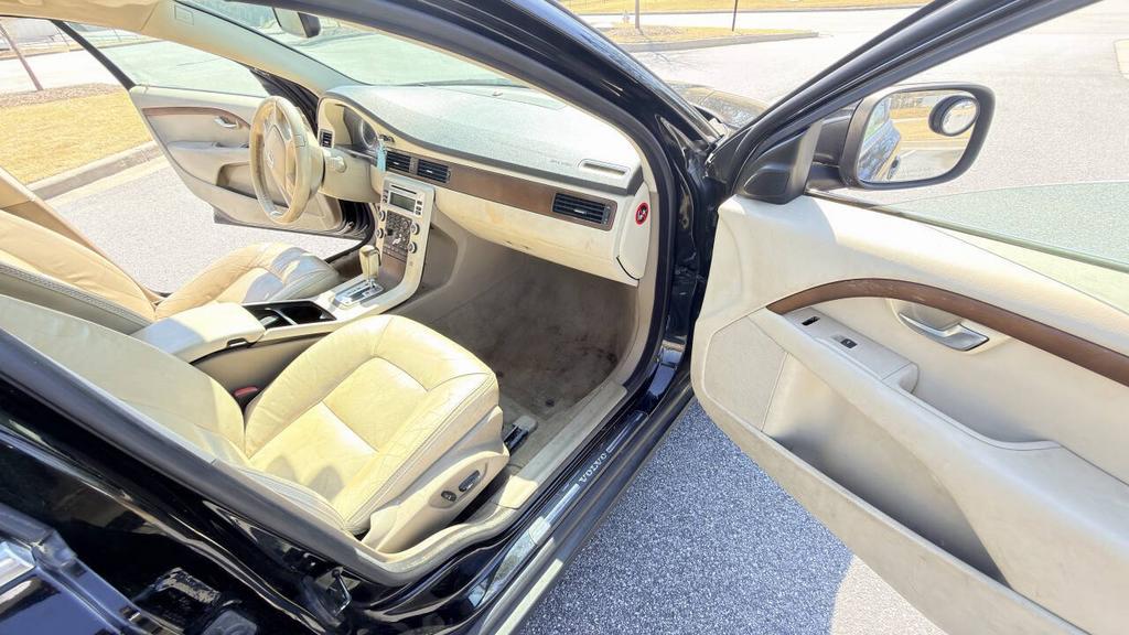 2010 Volvo C70 - $4,300