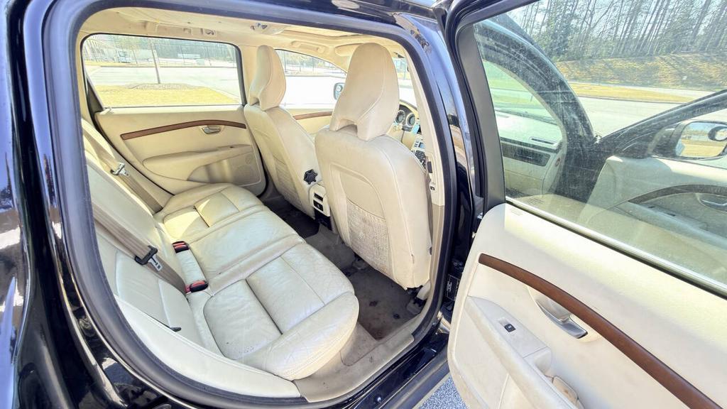 2010 Volvo C70 - $4,300