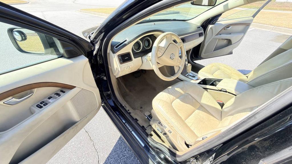 2010 Volvo C70 - $4,300