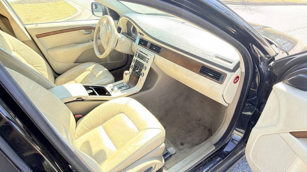 2010 Volvo C70 - $4,300