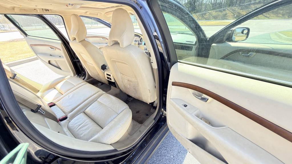2010 Volvo C70 - $4,300