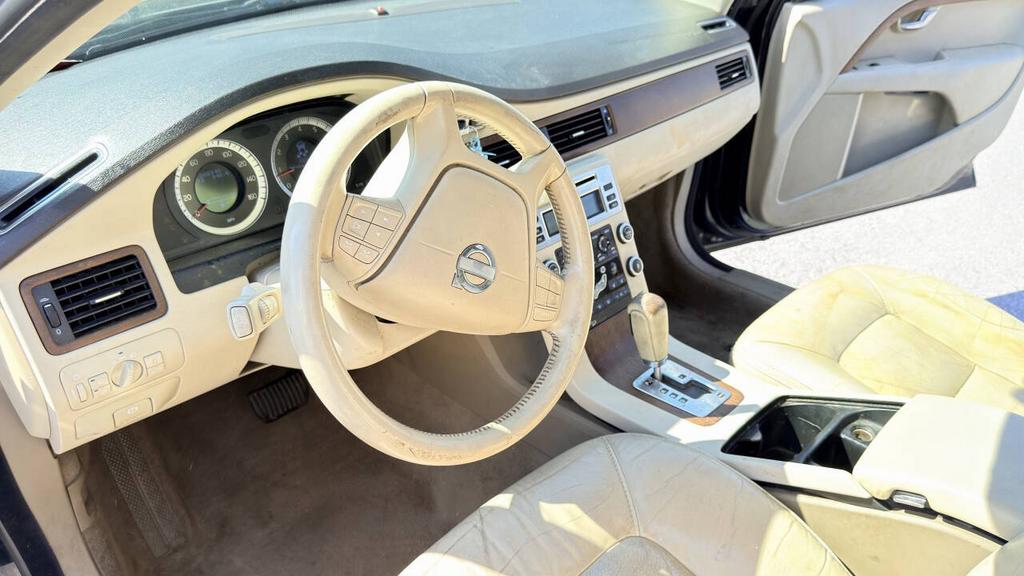 2010 Volvo C70 - $4,300