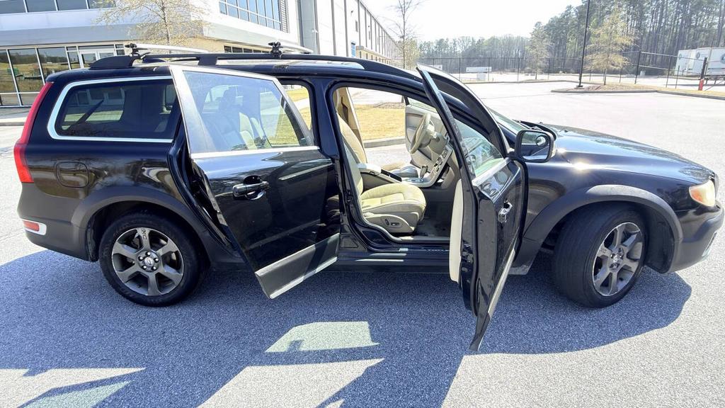 2010 Volvo C70 - $4,300