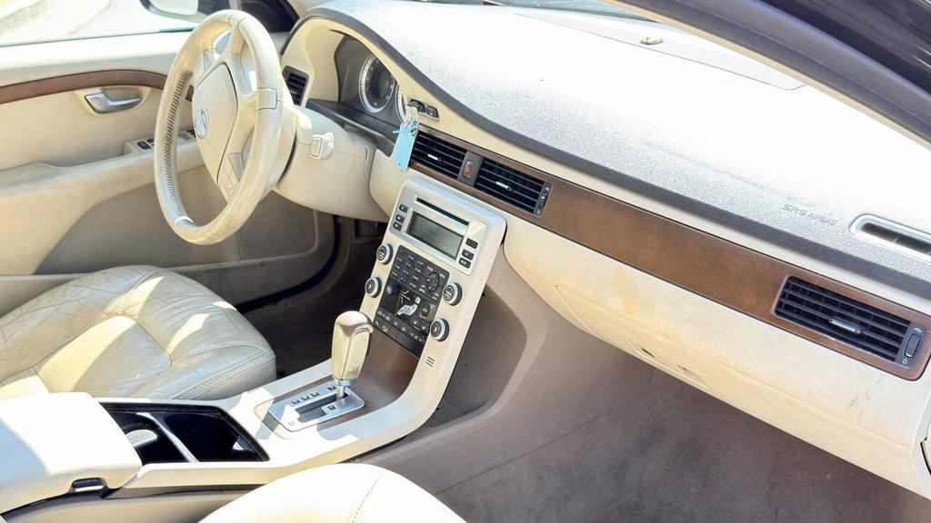 2010 Volvo C70 - $4,300