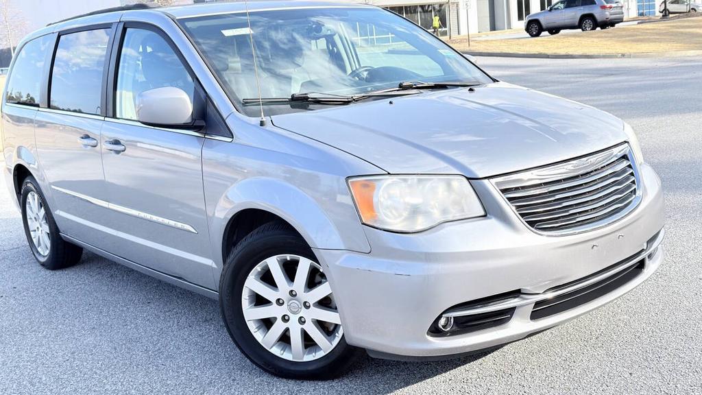 2014 Chrysler Town And Country - $4,800