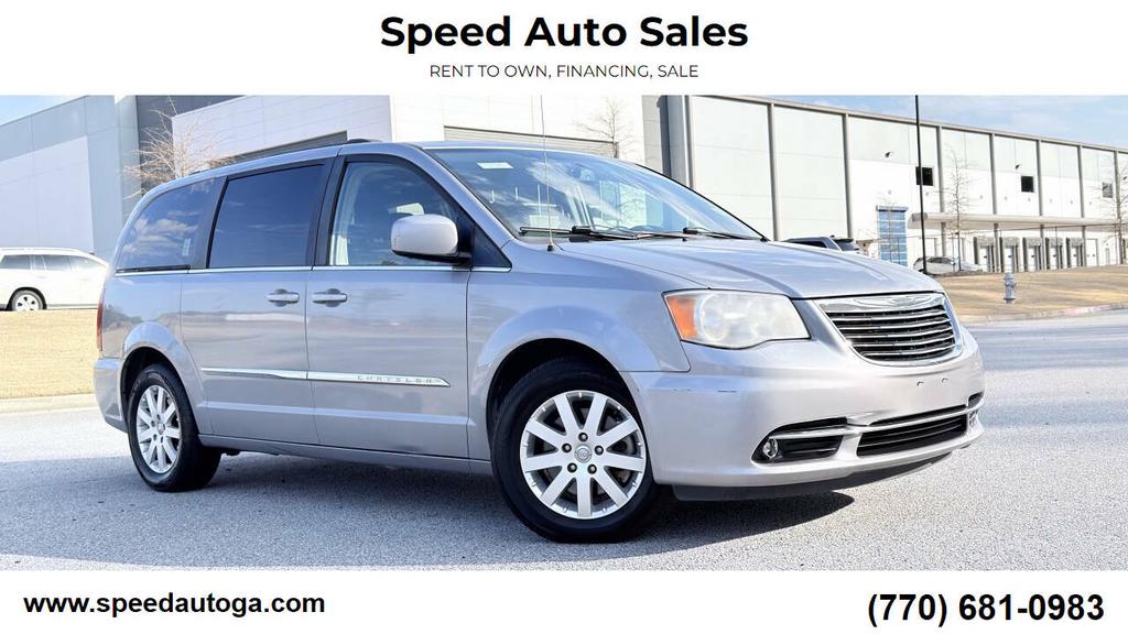 2014 Chrysler Town And Country - $4,800