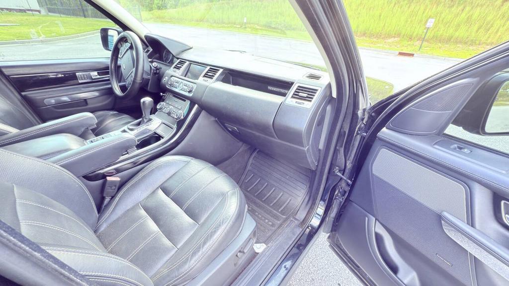 2012 Land Rover Range Rover Sport - $6,500