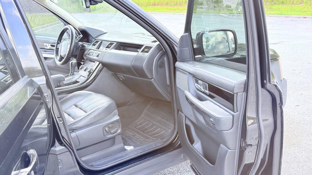 2012 Land Rover Range Rover Sport - $6,500