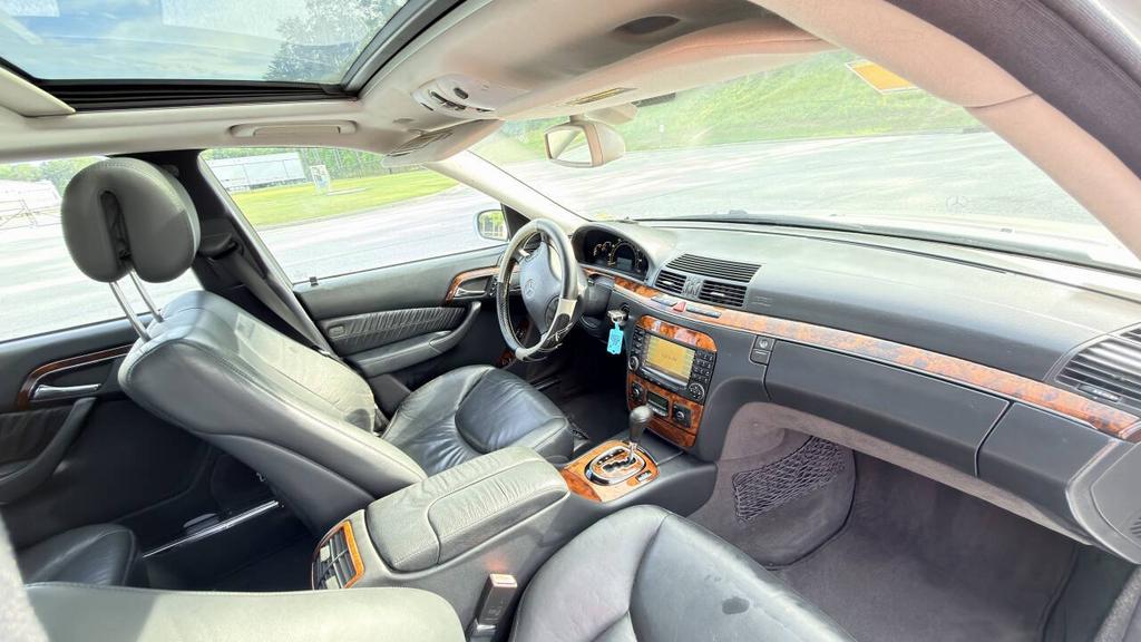2006 Mercedes-Benz S-Class - $3,800