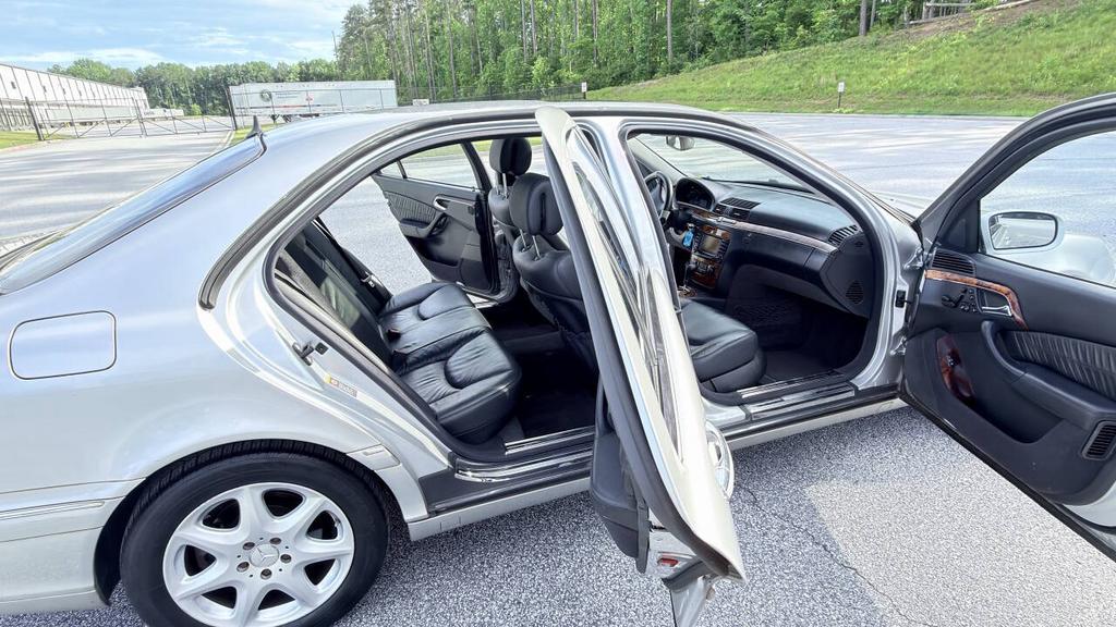 2006 Mercedes-Benz S-Class - $3,800
