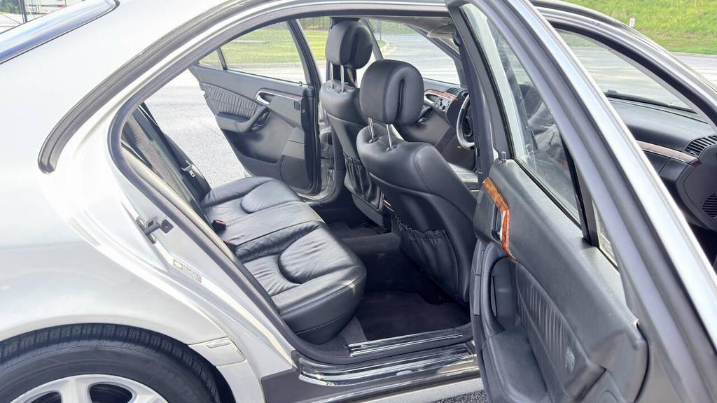 2006 Mercedes-Benz S-Class - $3,800
