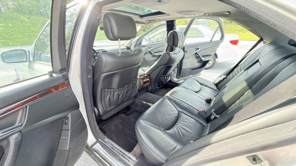 2006 Mercedes-Benz S-Class - $3,800