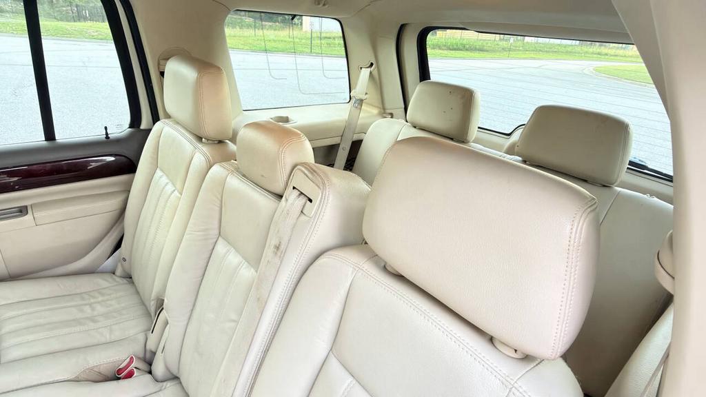 2004 Lincoln Aviator - $3,800