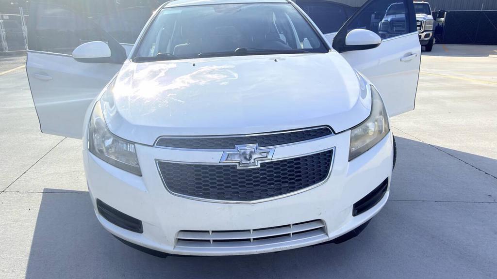 2014 Chevrolet Cruze - $3,500