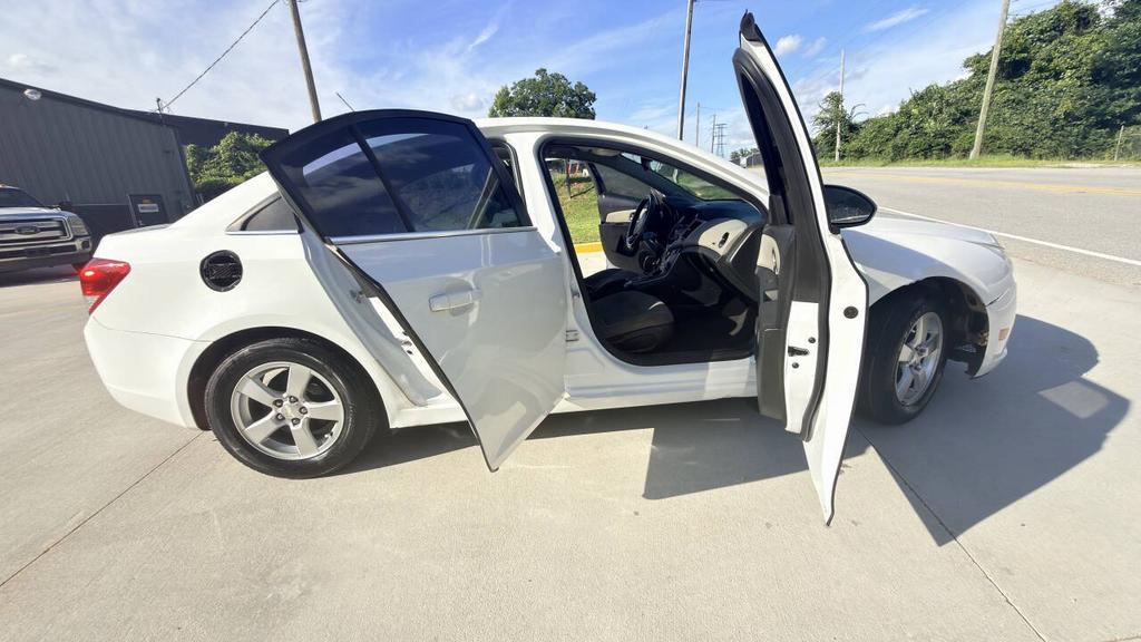 2014 Chevrolet Cruze - $3,500