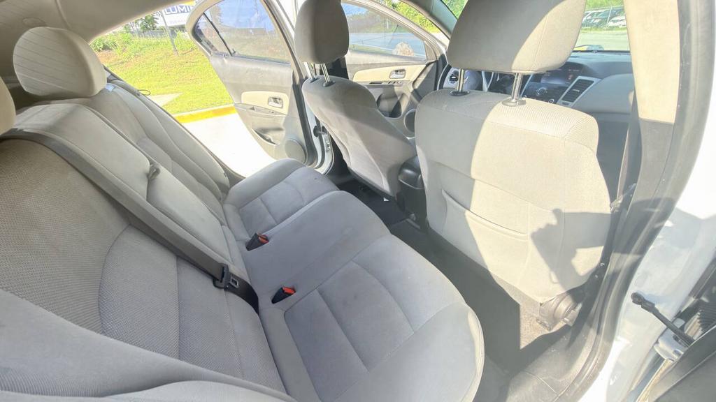 2014 Chevrolet Cruze - $3,500