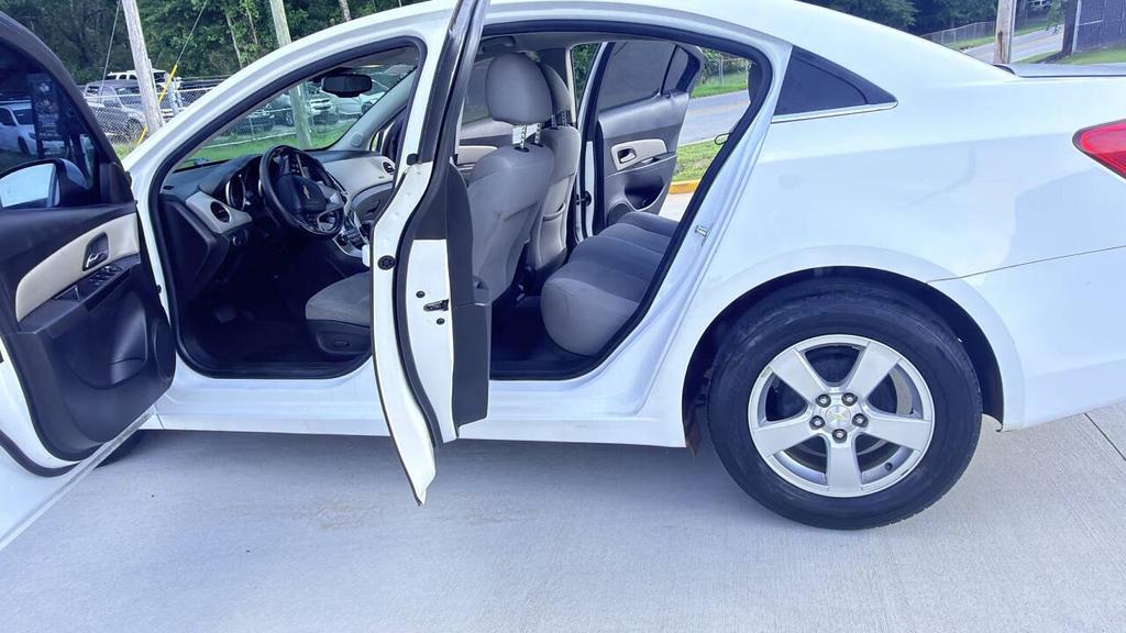 2014 Chevrolet Cruze - $3,500