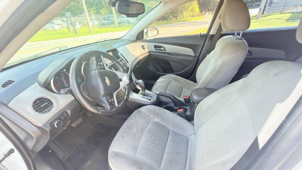 2014 Chevrolet Cruze - $3,500