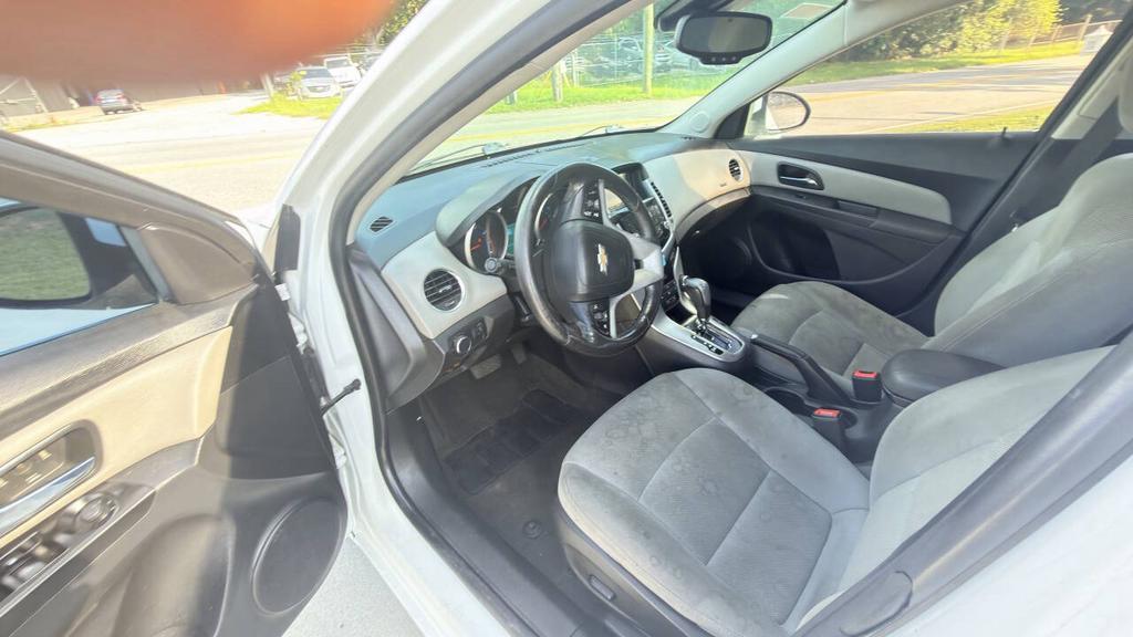 2014 Chevrolet Cruze - $3,500