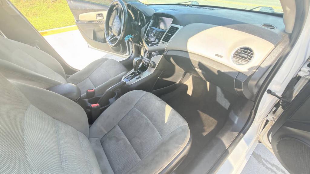 2014 Chevrolet Cruze - $3,500