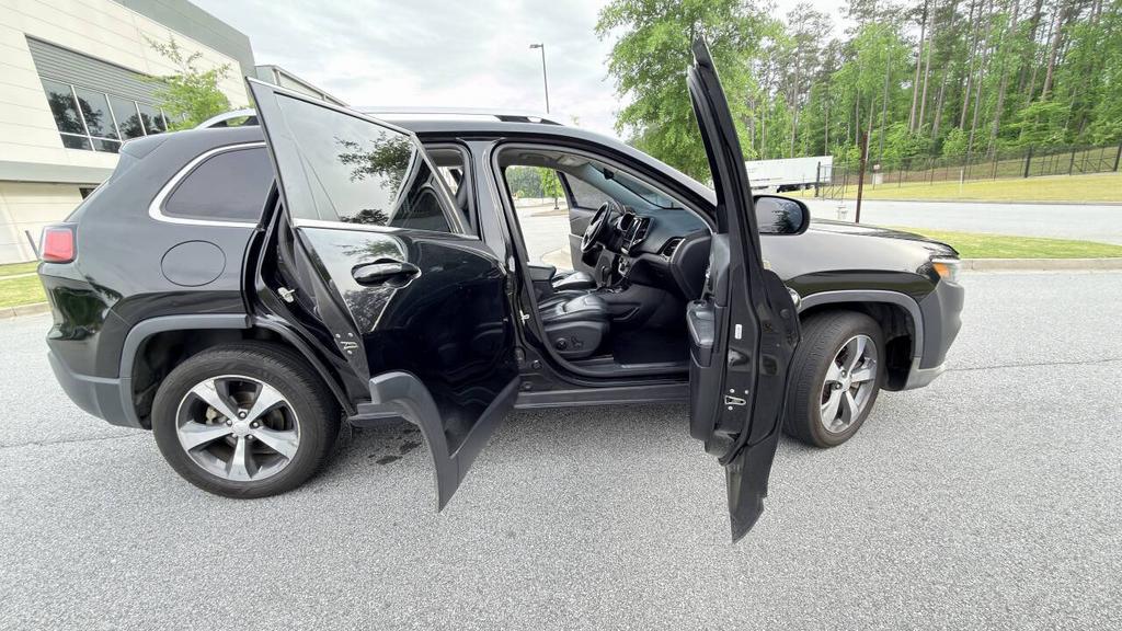 2019 Jeep Cherokee - $5,800