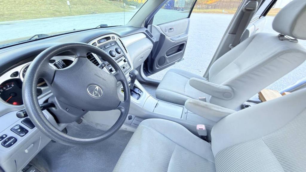 2005 Toyota Highlander - $4,900