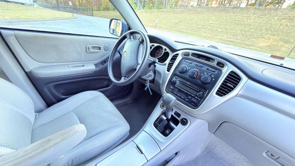 2005 Toyota Highlander - $4,900