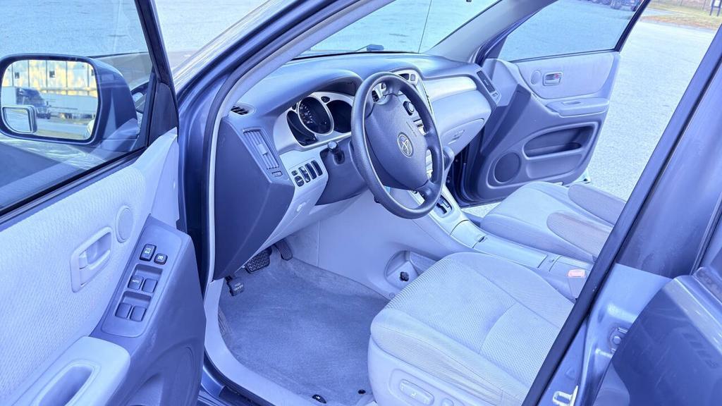 2005 Toyota Highlander - $4,900
