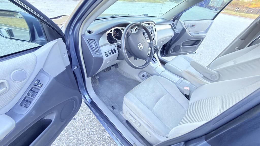 2005 Toyota Highlander - $4,900